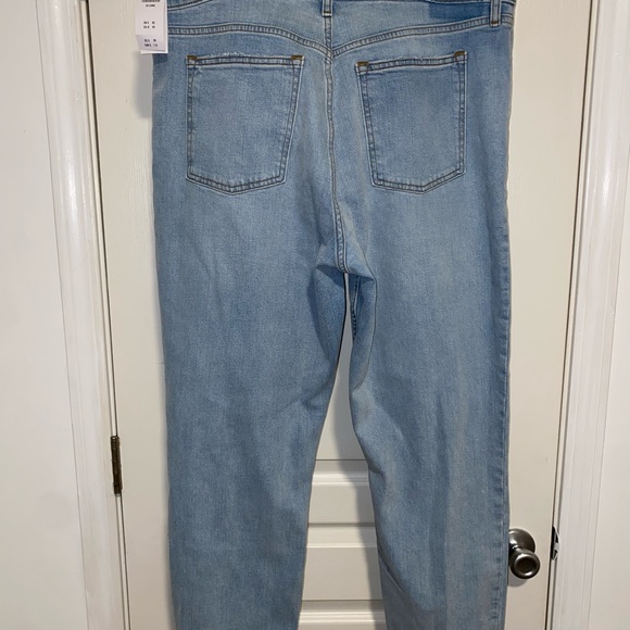 Abercrombie and Fitch high rise mom jeans, light wash with distressing - Picture 2 of 6